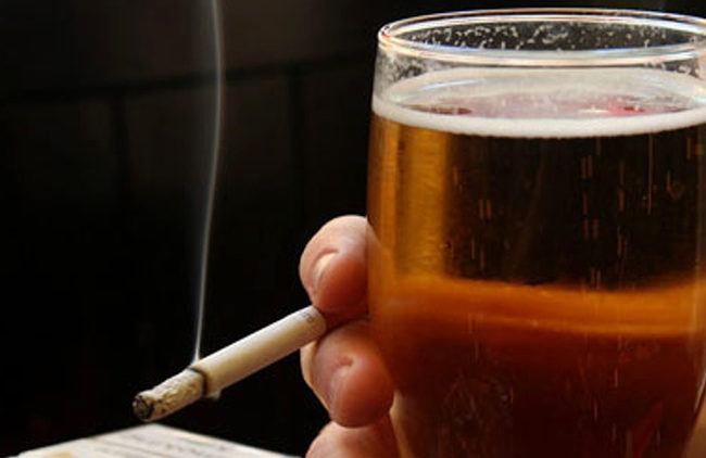 Um risco para fumantes. E até para quem ingere álcool